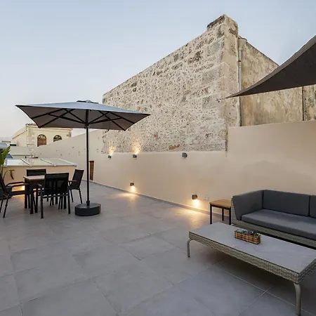 Secret Oasis * העיירה רתימנו