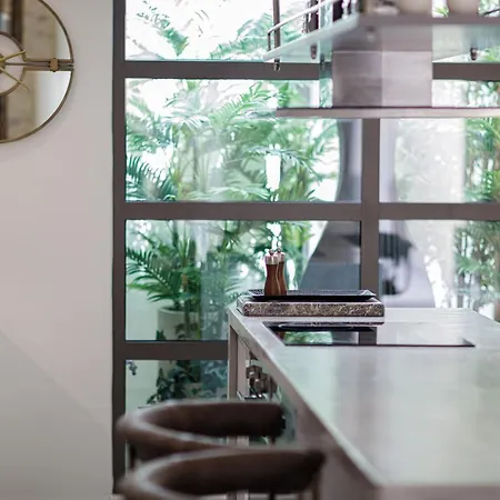 Secret Oasis * העיירה רתימנו