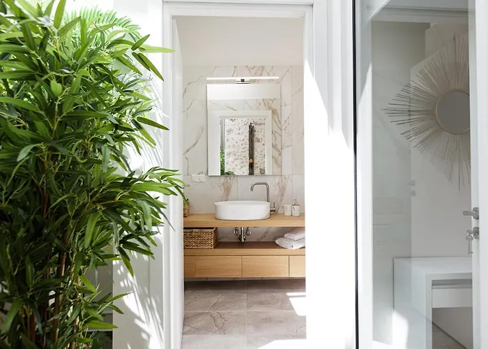 Secret Oasis Apartment *